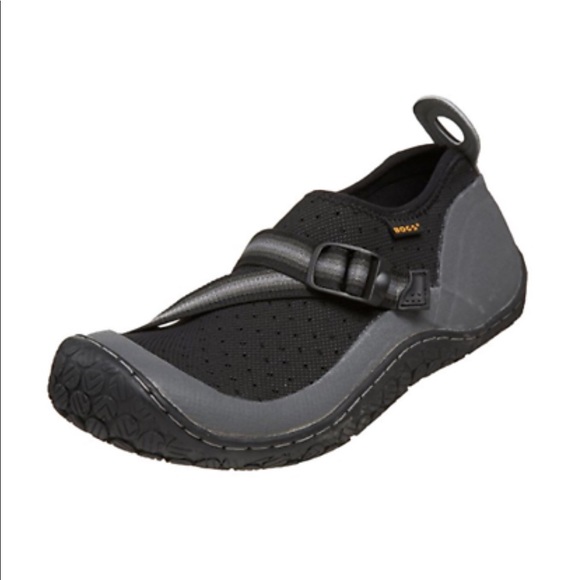 57 Casual Bogs water shoes for Mens